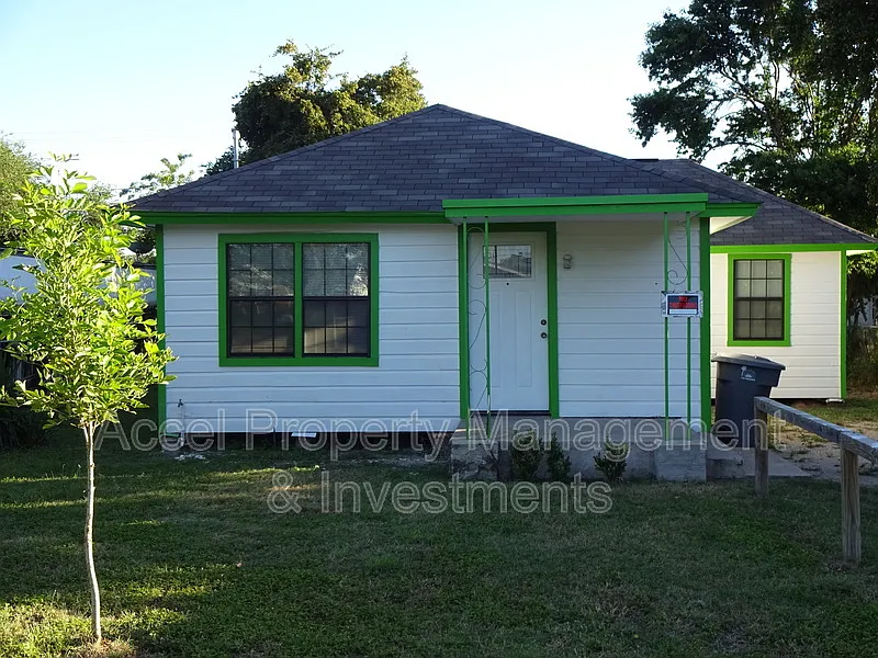 2 bed, 1.0 bath, 810 sqft, $850 — Photo 1