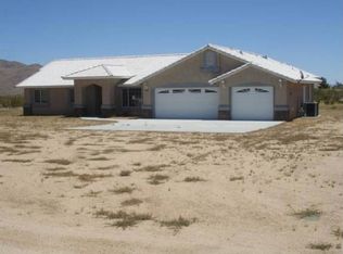 10575 Estrella Ave, Apple Valley, CA 92308