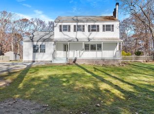 91 Roses Grove Rd, Southampton, NY 11968