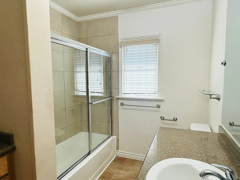 24458 University Ave — Photo 20