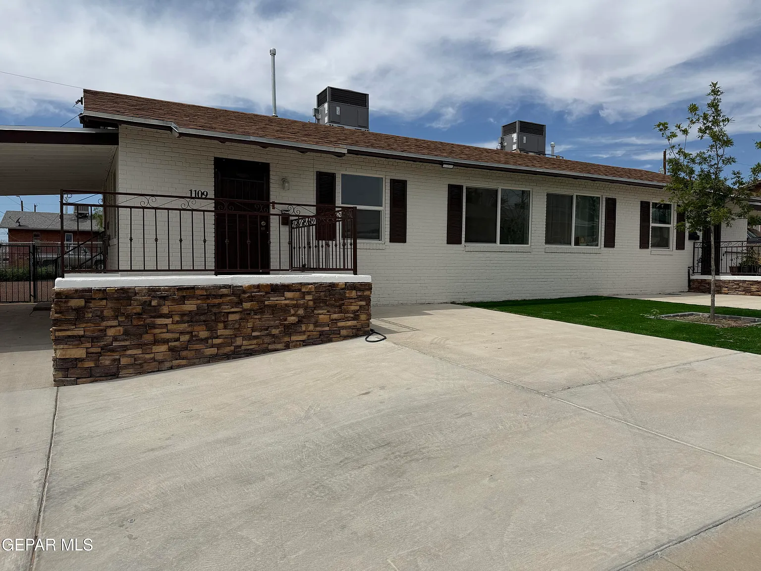 2 bed, 1.0 bath, 700 sqft, $1,200 — Photo 3