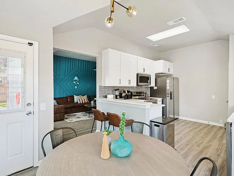 915 Santa Fe Dr — Photo 10