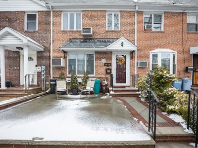 6050 83rd St, Flushing, NY, 11379