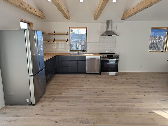 3rd image of 558 Valle Chamiso Ln