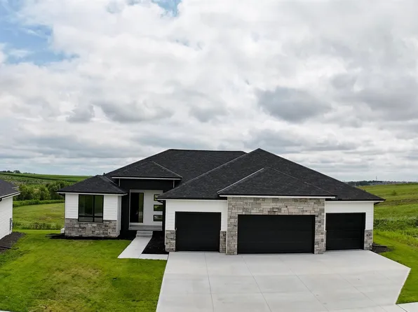 5717 N 195th St, Elkhorn, NE 68022