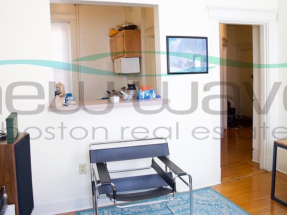 2nd image of 28 Queensberry St APT 2