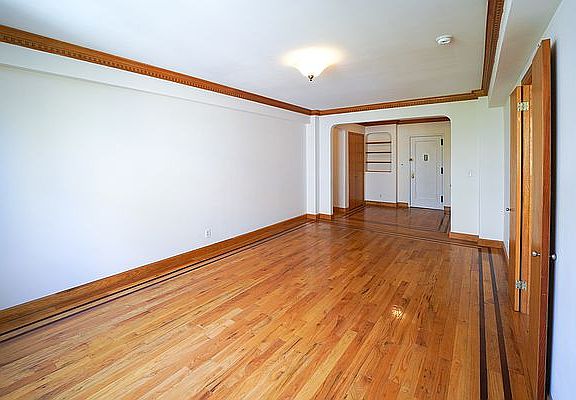 3rd image of 304 E 12th St #5G