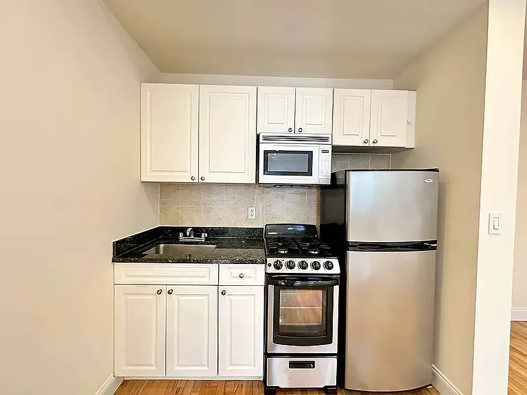 111 E 26th St #AZ — Photo 5