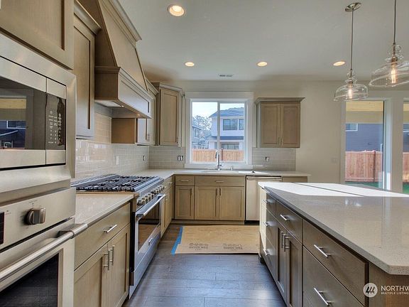 Picture of previously completed home and is for illustrational purposes only. Actual plans and specs may vary. Some features shown may be considered upgrades.>