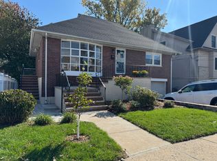 1118 Edgewood Ln, Fort Lee, NJ 07024