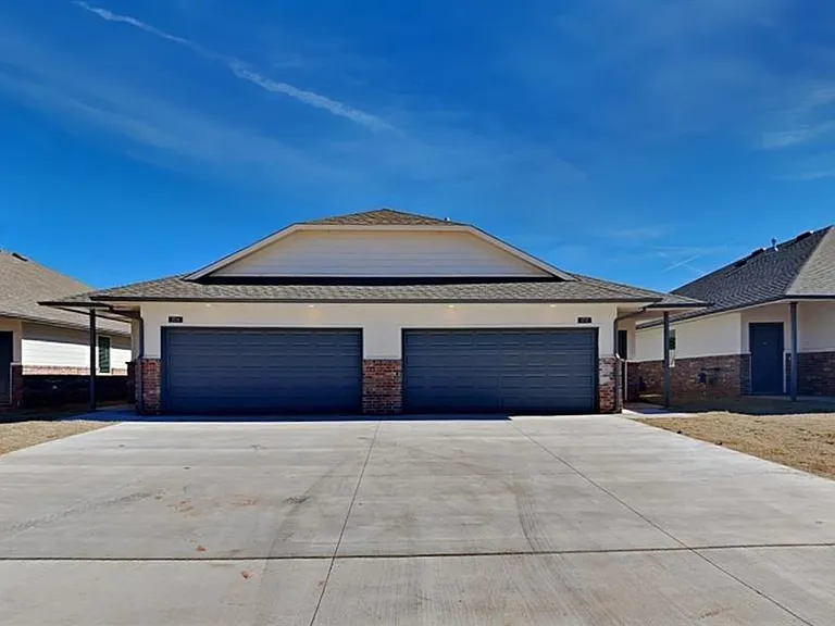 3802 Franks Way — Photo 2