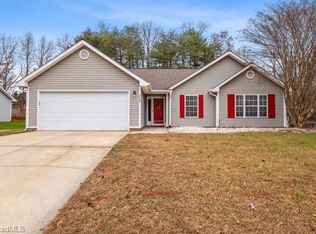 6892 Ironwood Cir, Greensboro, NC 27410