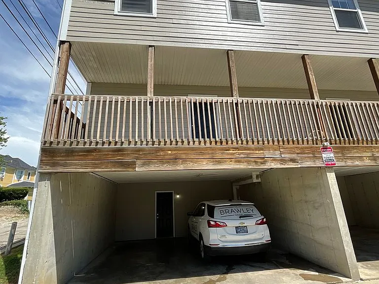 318 E 10th St — Photo 15