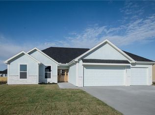 16331 Lolly Ln, Basehor, KS 66007