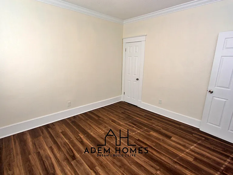 909 N Willett St — Photo 5
