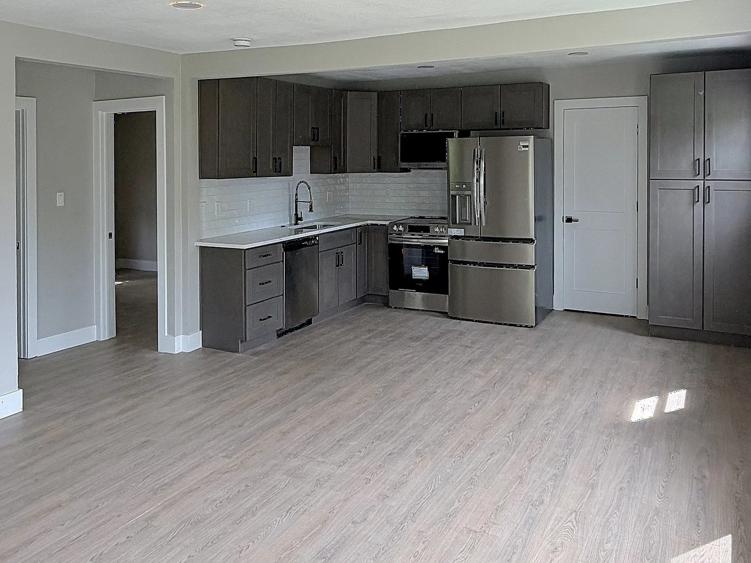 2 bed, 850 sqft, $2,250 — Photo 2