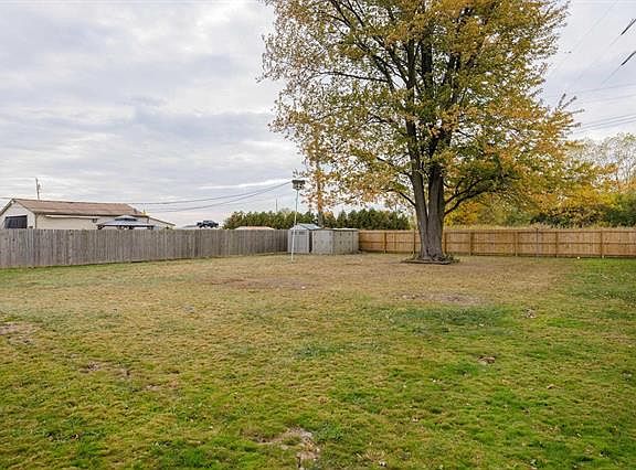 3rd image of 47039 Hennings Dr