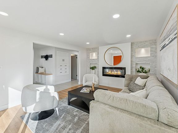 3rd image of 1021 E Millbert Ave