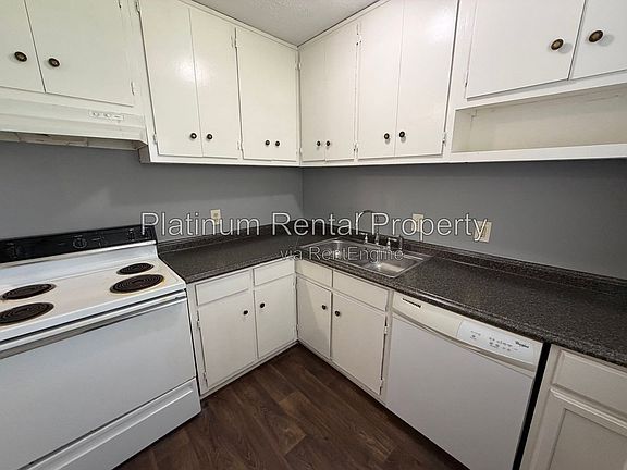4th image of 1492 Waverly Way #B-4