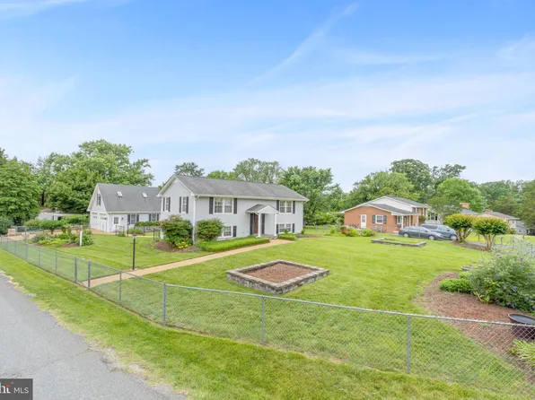 101 Deerwood Dr, Charlottesville, VA 22911