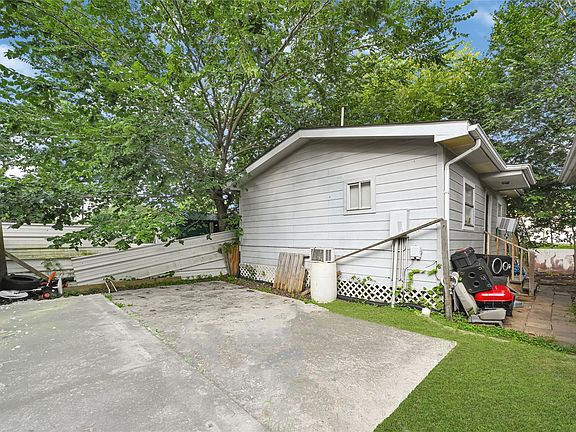5th image of 14336 Victoria St