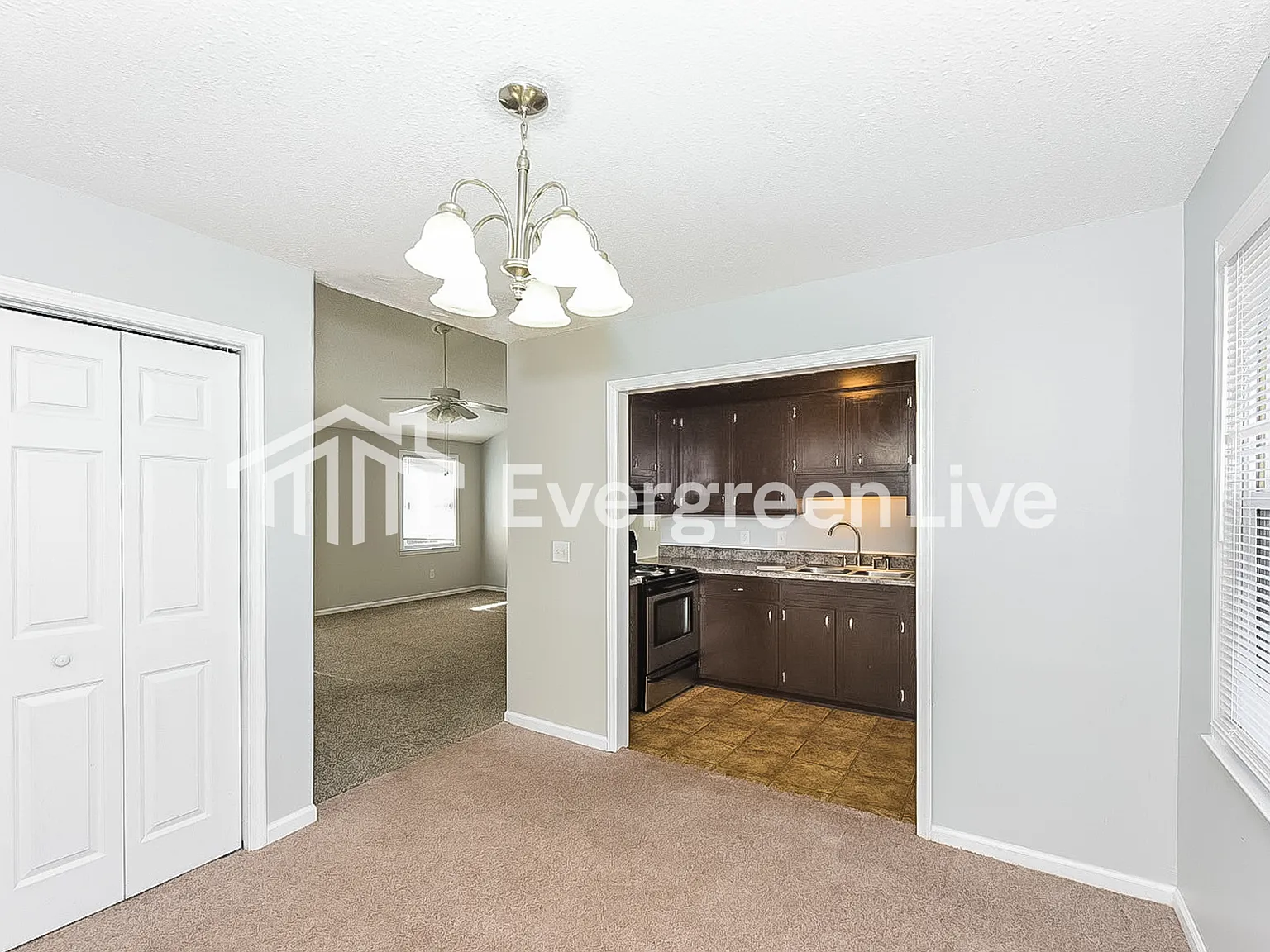 3 bed, 2.0 bath, 1224 sqft, $1,295 — Photo 3
