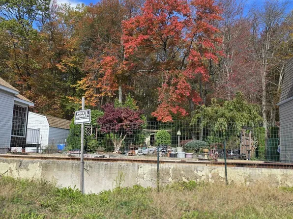 19 3rd St, Beaver Meadows, PA 18216