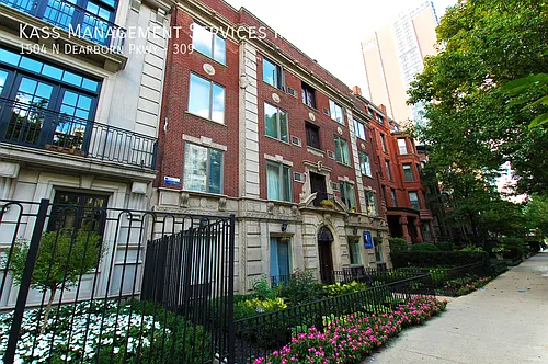1504 N Dearborn Pkwy, Chicago, IL Photo 1