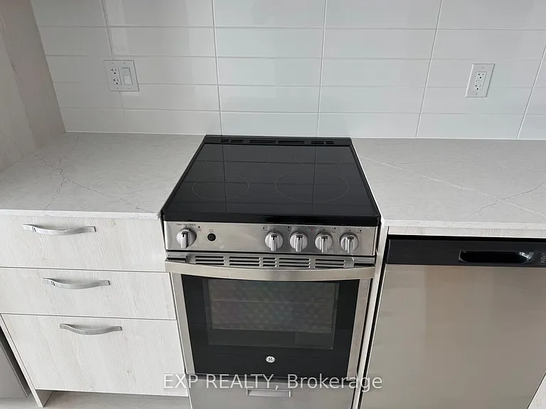 75 James St S #2513 — Photo 16
