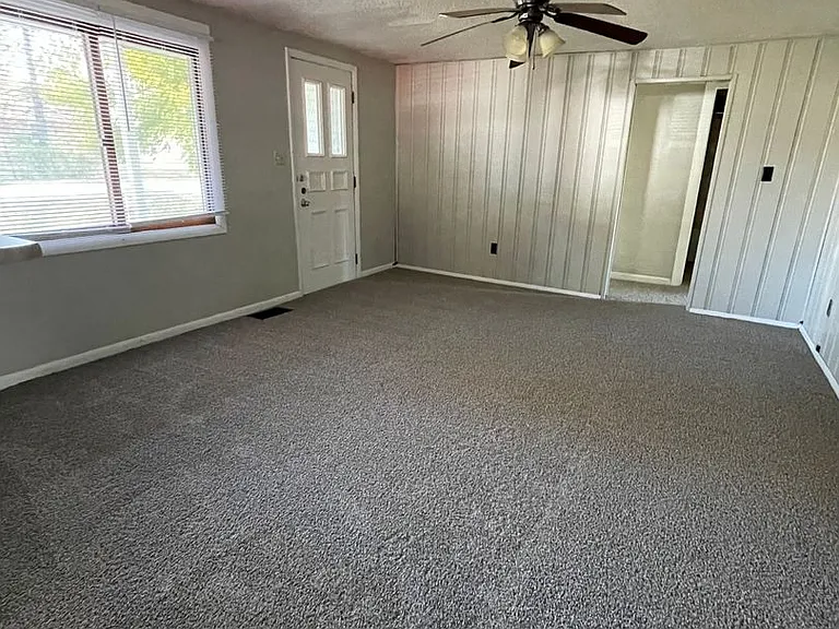 2117 N Ault Ave — Photo 2