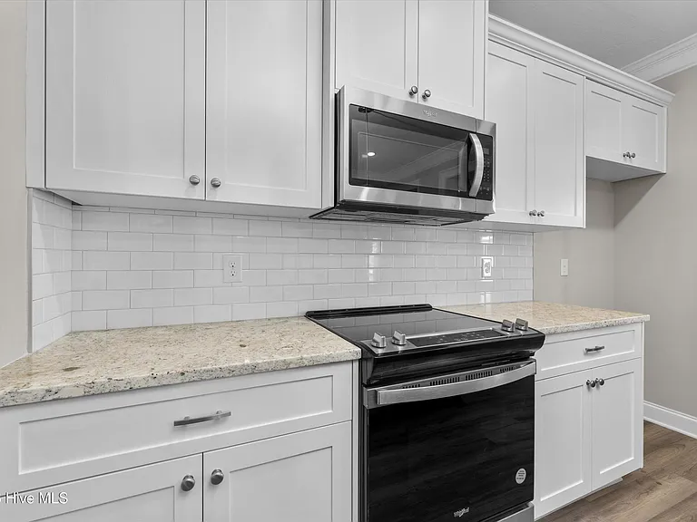 915 Sandpiper Xing — Photo 19