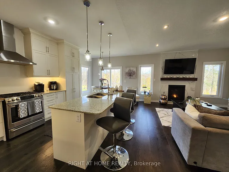 84 Diamond Valley Dr — Photo 10