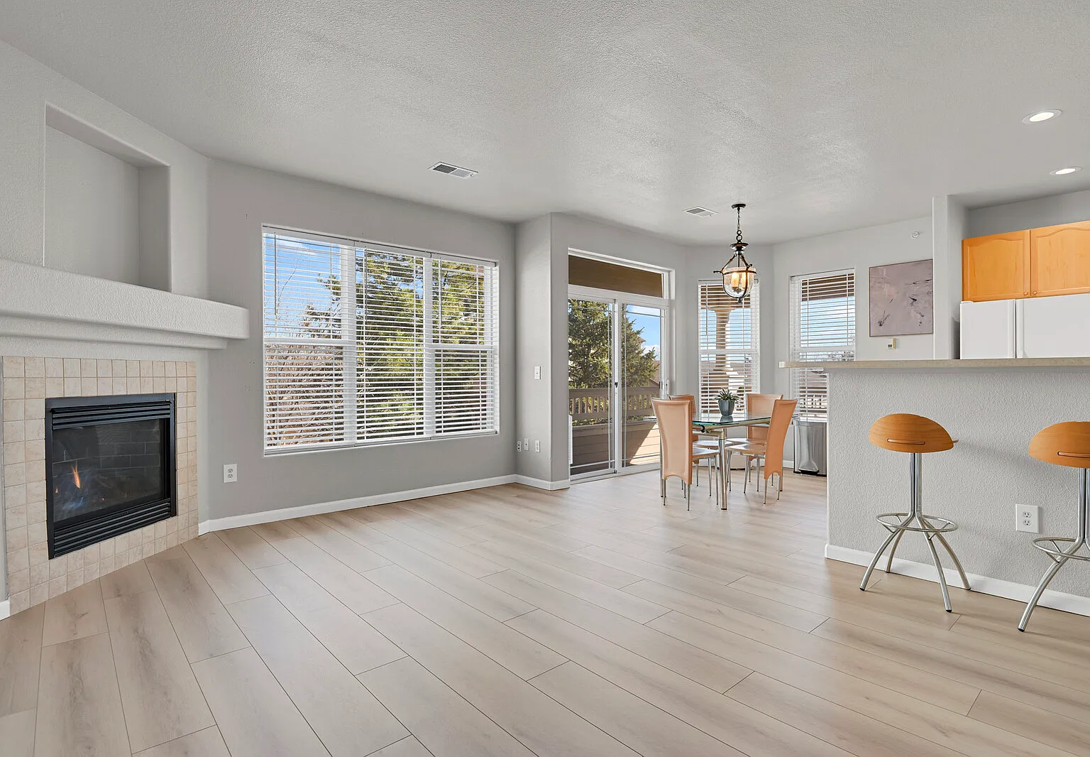 2 bed, 1262 sqft, $2,375 — Photo 4