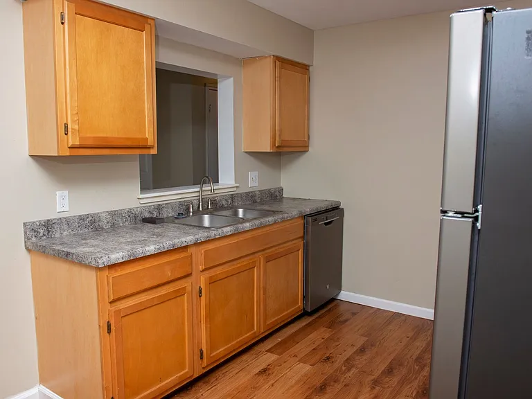 Newbury Apartment Homes — Photo 21