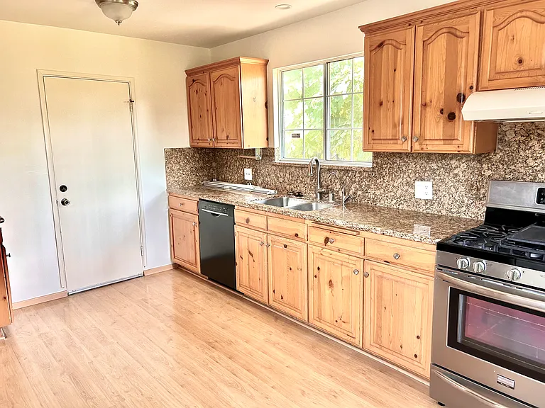 11309 Gaynor Ave — Photo 9