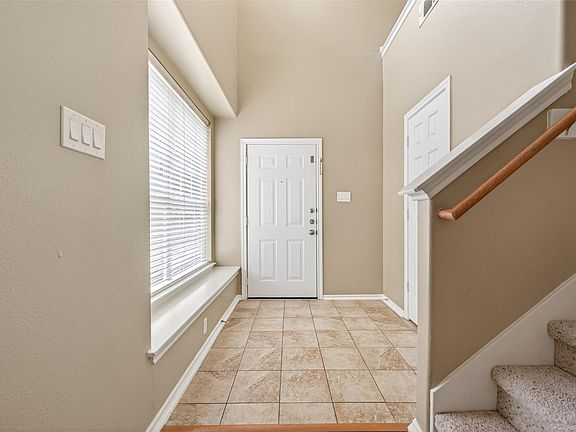 4th image of 54 Blue Creek Pl