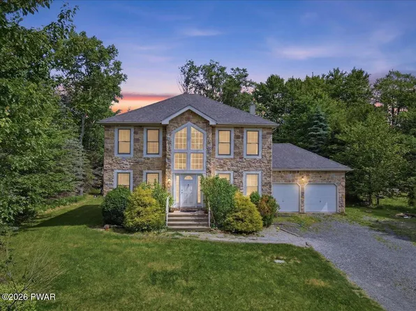 8 Bass Ct, Gouldsboro, PA 18424