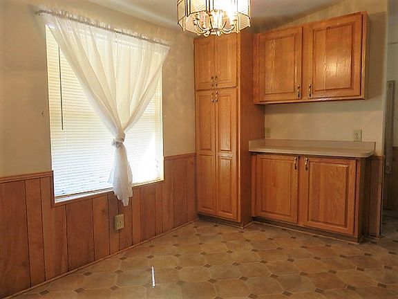 4th image of 28 Lake Griffin Dr