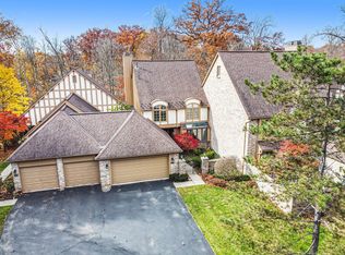22205 Village Pines Dr, Franklin, MI