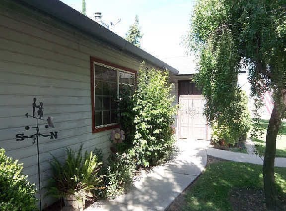 2nd image of 4284 N Santa Fe Ave