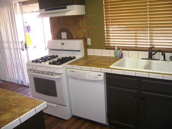 3rd image of 1538 W Grovers Ave