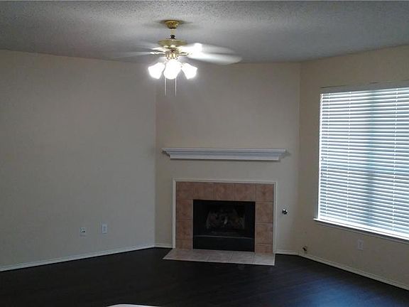 3rd image of 2812 Tangleglen Dr