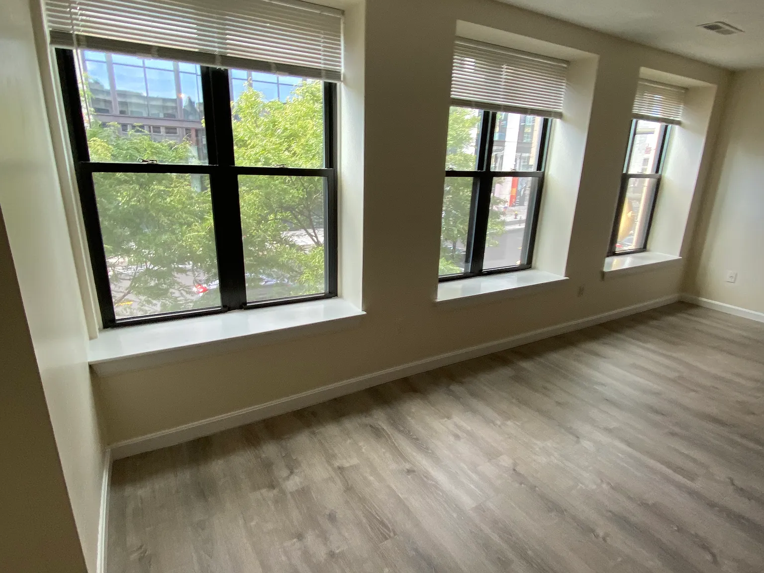 Studio, 450 sqft, $2,500 — Photo 4