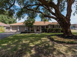 5338 Beaumont Ave, Groves, TX 77619