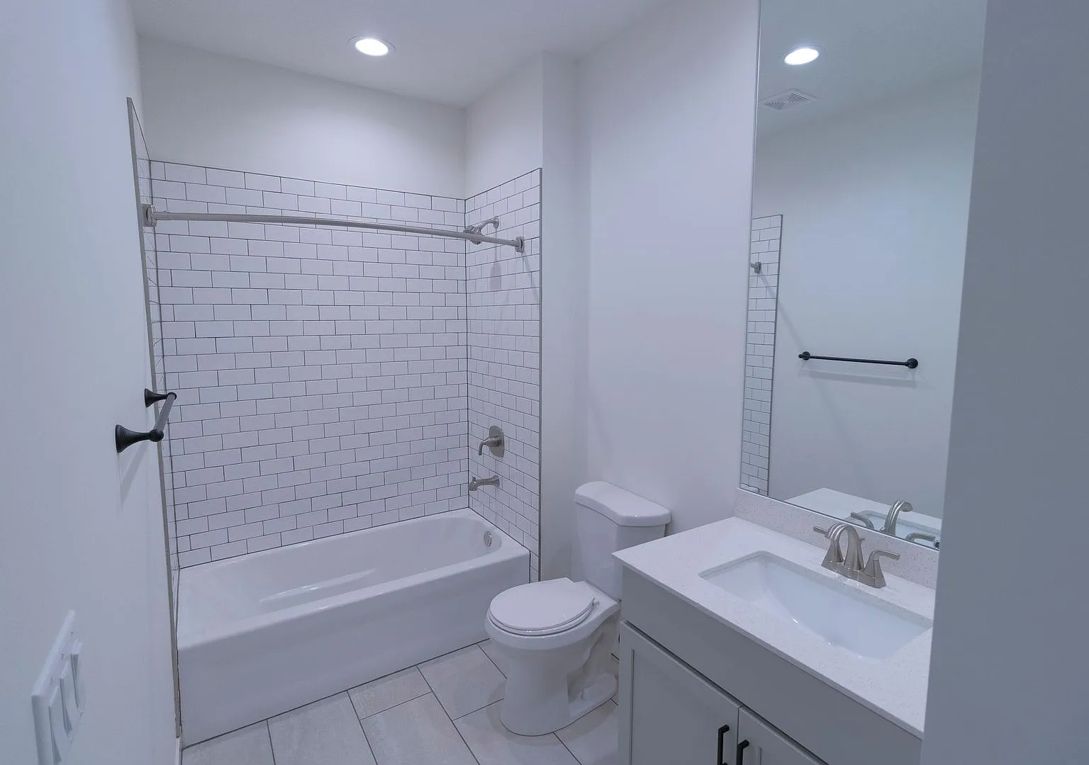Modern 4 Bedroom In Spring Hill, Ks! Minutes From All Schools!! — Photo 3