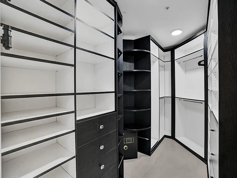 17301 Biscayne Blvd — Photo 30