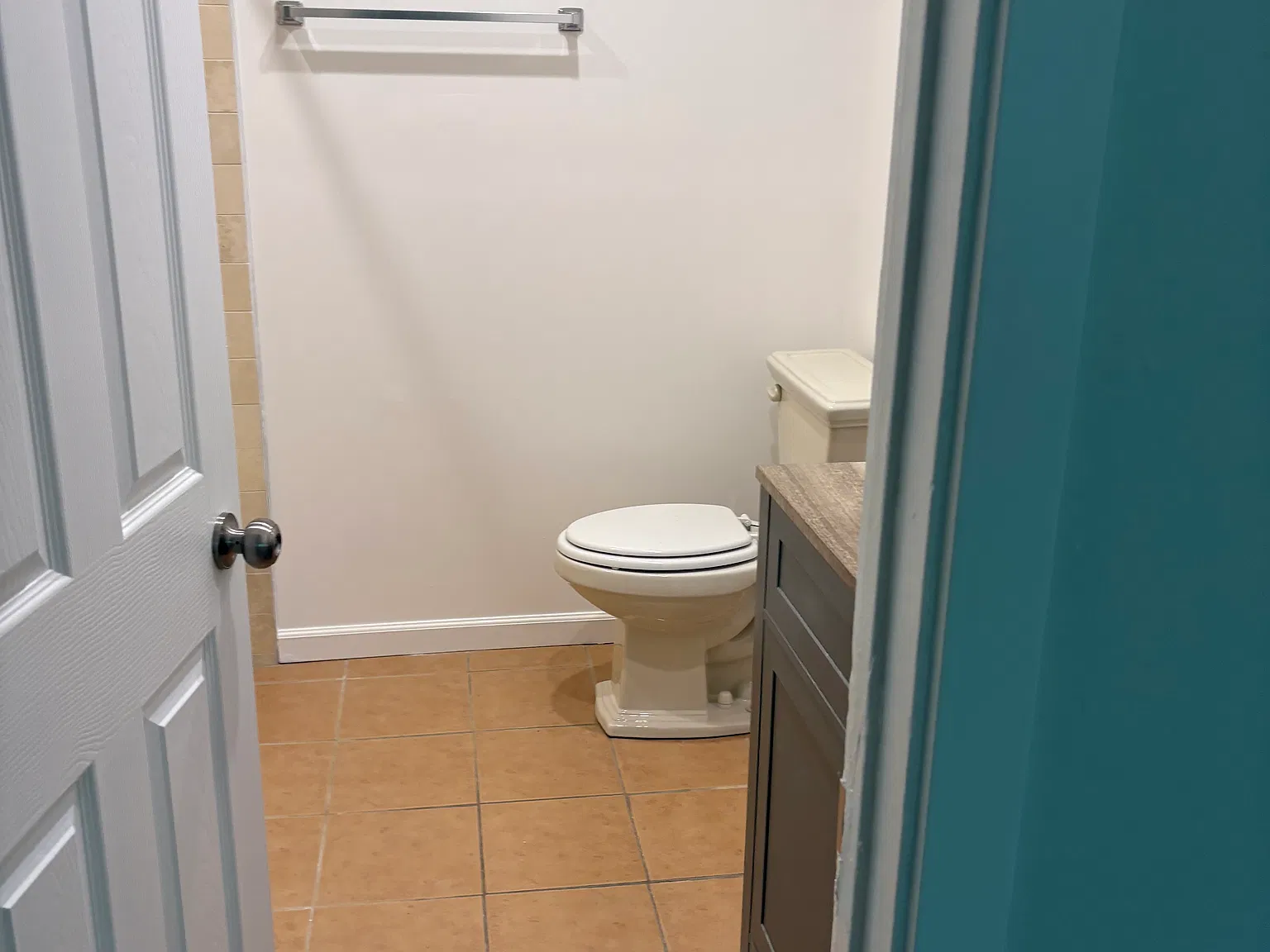 2 bed, 1.5 bath, 900 sqft, $2,690 — Photo 2