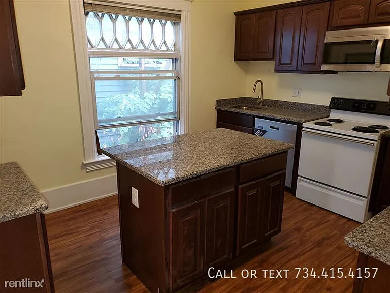 118 N State St — Photo 11