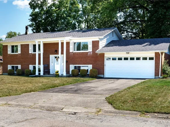 884 Crestmont Dr, Dayton, OH 45431