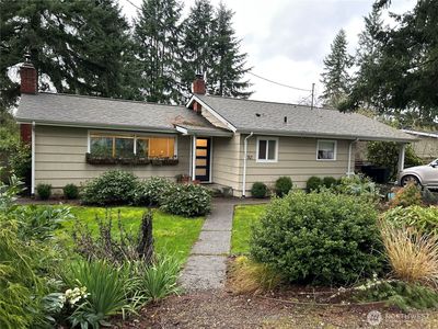 741 Grow NE, Bainbridge Island, WA, 98110